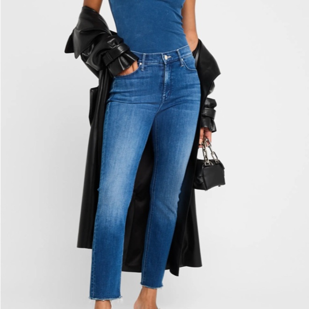 MOTHER the mid rise dazzler cropped fray jeans